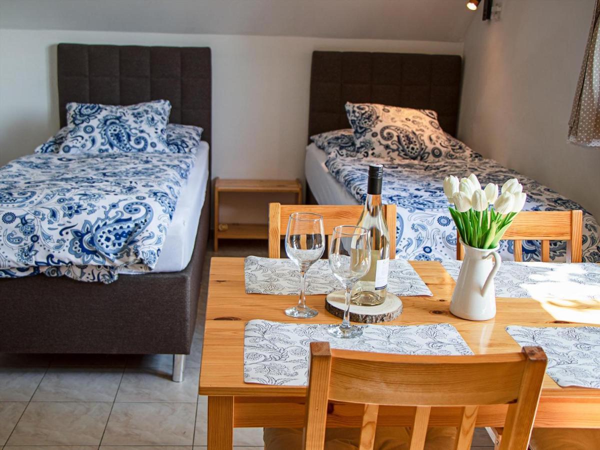 Apartman Na Vinarske Stezce Велке-Біловіце Екстер'єр фото